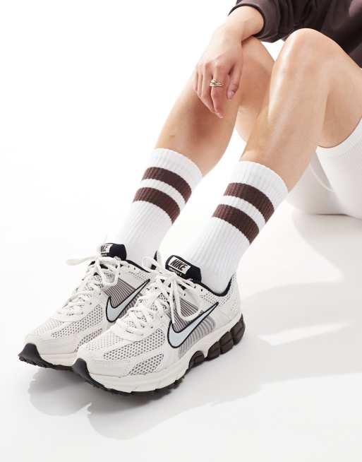Nike Vomero 5 sneakers in white and gray 