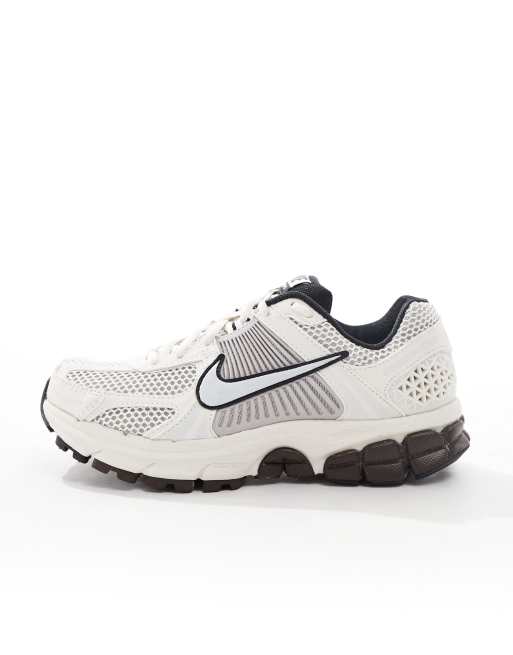 Nike Vomero 5 sneakers in white and gray 