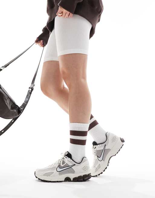 Nike Vomero 5 sneakers in white and gray 