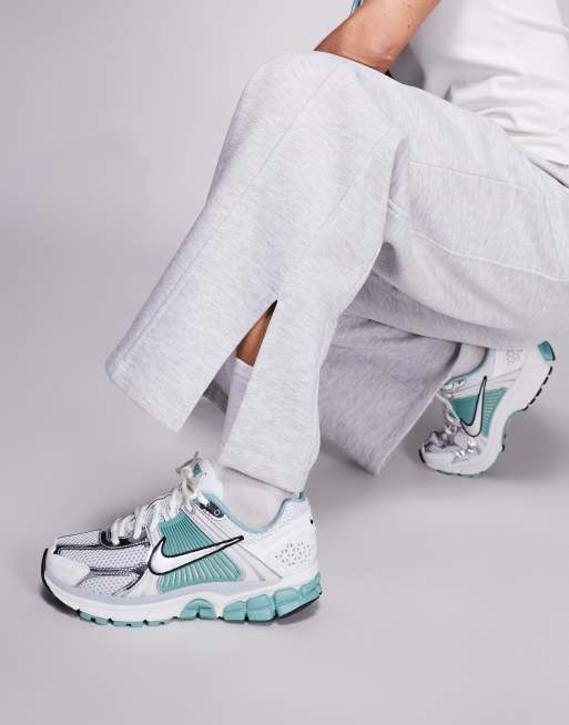 Nike Zoom Vomero 5 sneakers in white and gray, 4 of 5