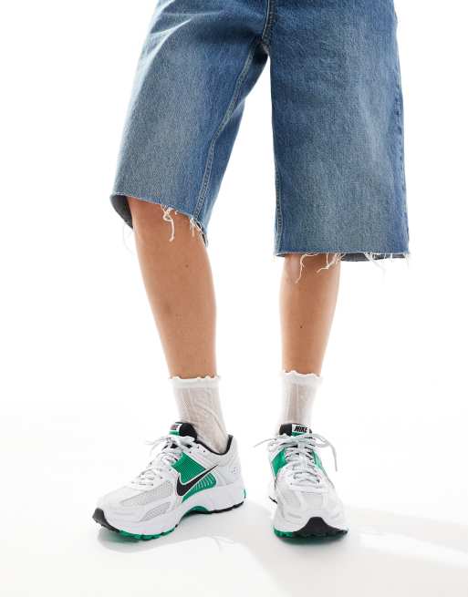 Nike Zoom Vomero 5 sneakers in white and green, 3 of 5