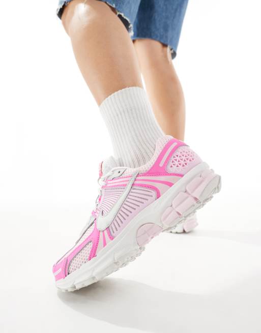 Nike Zoom Vomero 5 sneakers in white & pink, 3 of 5