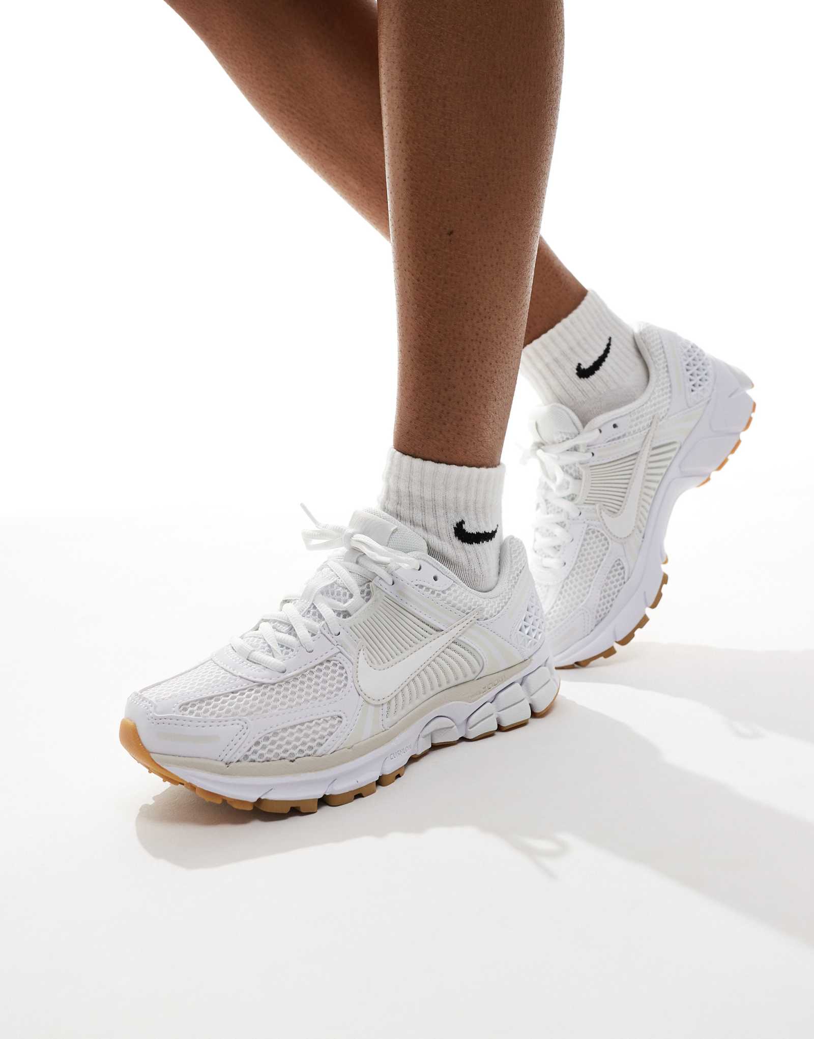 Кроссовки Nike Zoom Vomero 5 белого цвета