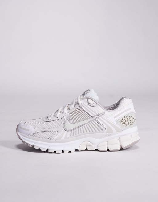 Nike - Zoom Vomero 5 - Sneakers in wit en beige, 2 van 5