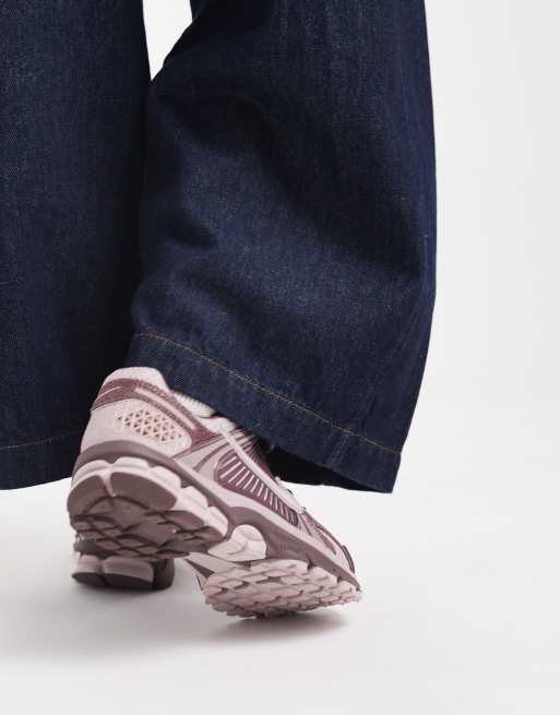 Nike Zoom - Vomero 5 - Sneakers marroni e rosa , 4 di 5