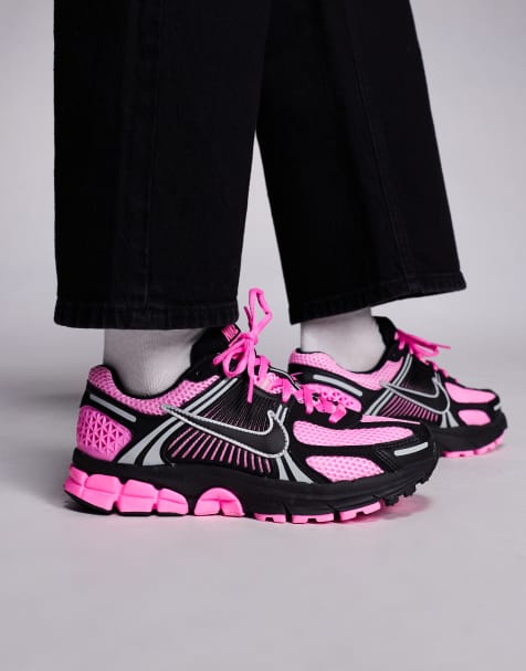 Nike Zoom Vomero 5 trainers in black and pink - view 1