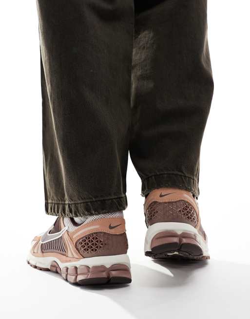 Nike Zoom Vomero 5 trainers in brown and mauve, 3 of 5