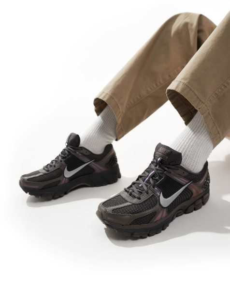 Nike Zoom Vomero 5 trainers in brown and metallic silver - view 1