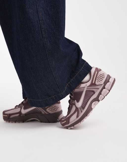 Nike Zoom Vomero 5 trainers in brown and pink , 5 of 5