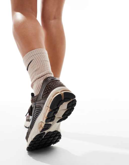 Nike Zoom Vomero 5 trainers in brown