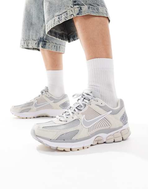 Nike Zoom Vomero 5 trainers in grey and beige - view 1