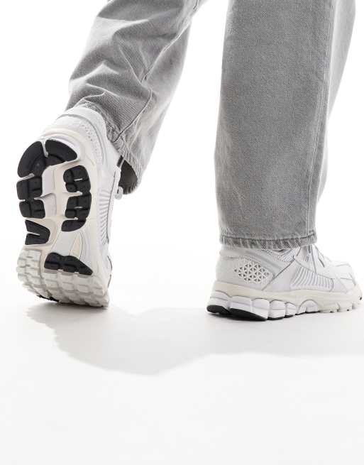 Nike Zoom Vomero 5 trainers in grey and off white   , 3 of 5