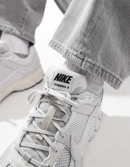 Nike Zoom Vomero 5 trainers in grey and off white   , 4 of 5