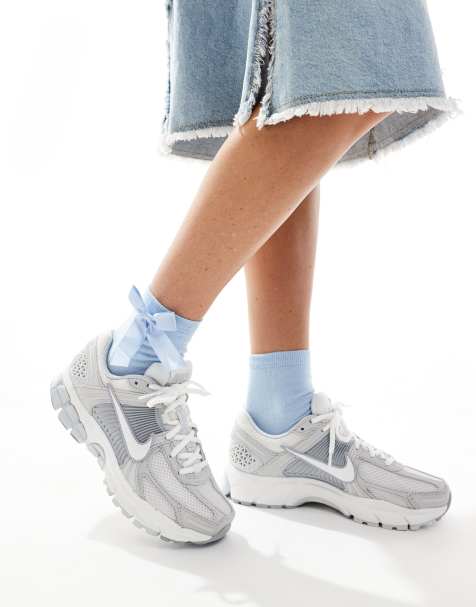 Nike Zoom Vomero 5 trainers in grey and white - view 1