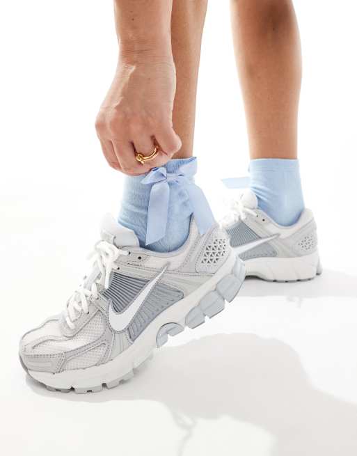 Nike Zoom Vomero 5 trainers in grey and white