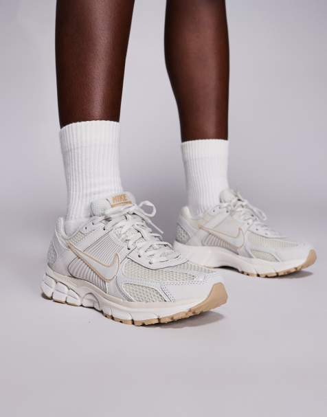 Nike Zoom Vomero 5 trainers in light brown and metallic - view 1