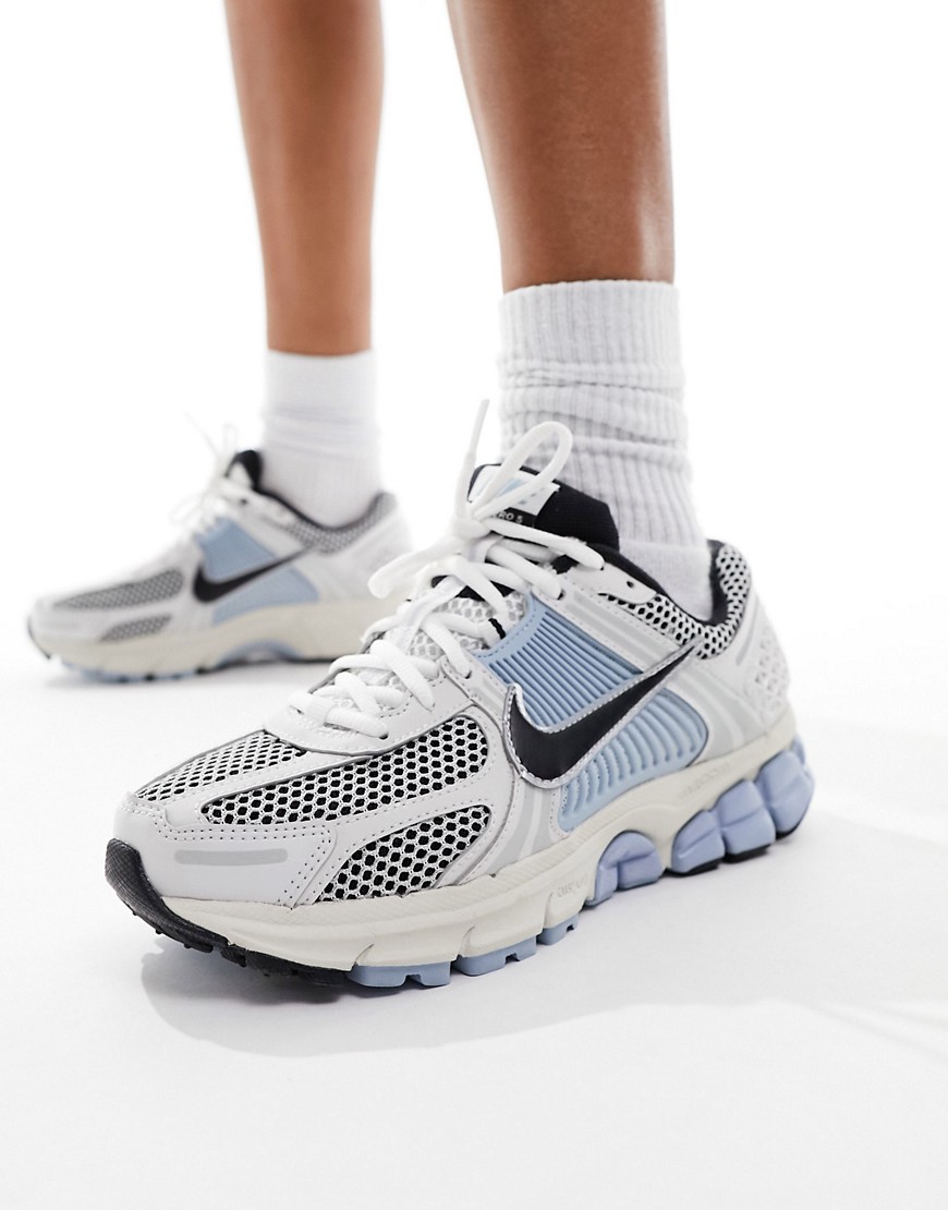 Nike Zoom Vomero 5 trainers in light grey and blue