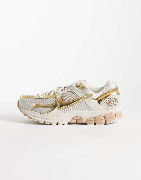 Nike Zoom Vomero 5 trainers in metallic gold - view 1