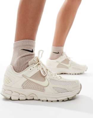 Nike Nike Zoom Vomero 5 trainers in off white