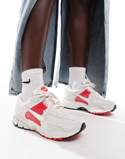 Nike Zoom Vomero 5 trainers in red - view 1