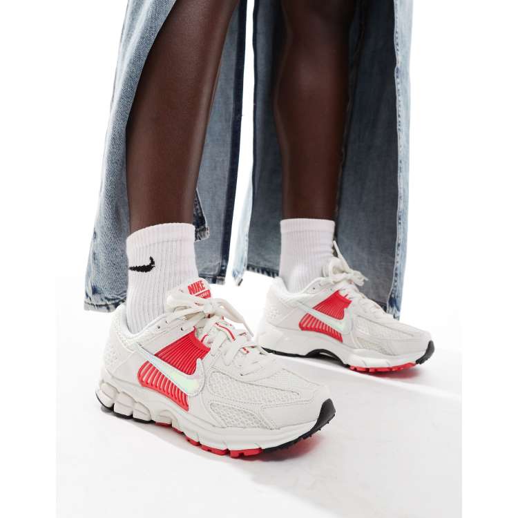 Nike Zoom Vomero 5 trainers in red
