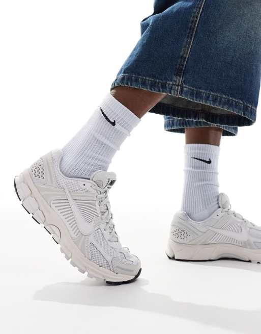 Nike Zoom Vomero 5 trainers in triple white ASOS