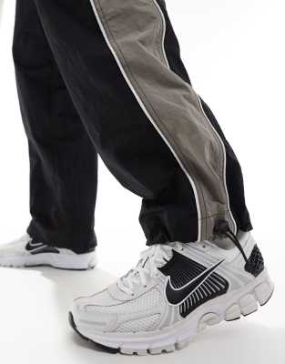  Zoom Vomero 5 trainers  and black