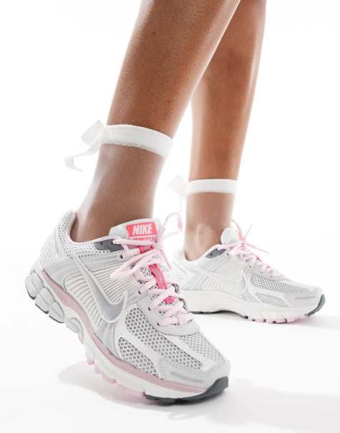 Nike Zoom Vomero 5 trainers in white and pink - view 1