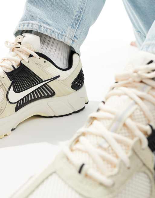 Nike Zoom Vomero 5 trainers trainers in cream and black, 5 of 5