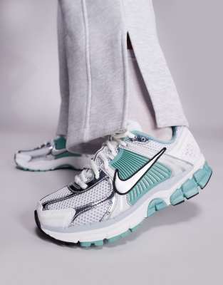 Nike – Zoom Vomero 5 – Unisex - Silverfärgade och ljusgröna träningsskor - view 1