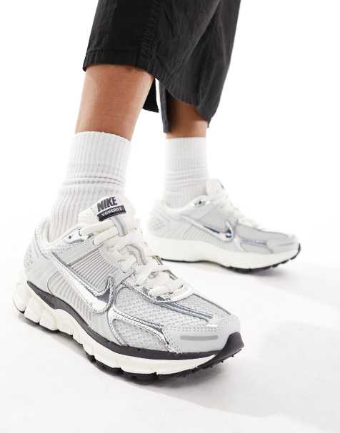 Nike Zoom Vomero 5 unisex trainers in grey - view 1