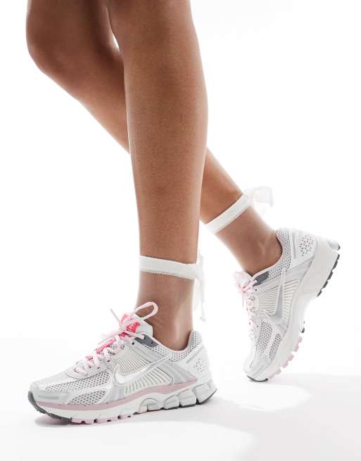 Nike – Zoom Vomero 5 – Vita och rosa träningsskor, 2 av 5