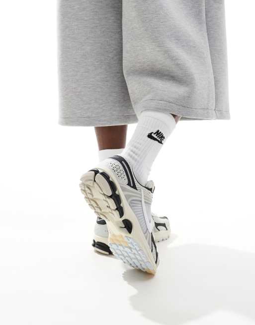 Nike – Zoom Vomero 5 – Vita och svarta träningsskor, 3 av 5