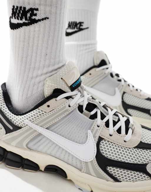 Nike – Zoom Vomero 5 – Vita och svarta träningsskor, 4 av 5