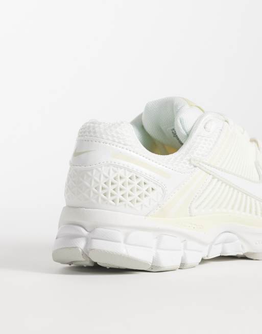 Nike - Zoom Vomero 5 - Zapatillas de deporte blancas y crema, 2 de 5