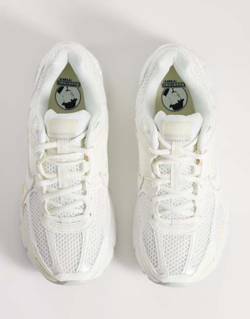 Nike - Zoom Vomero 5 - Zapatillas de deporte blancas y crema, 3 de 5