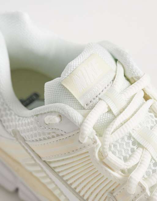 Nike - Zoom Vomero 5 - Zapatillas de deporte blancas y crema, 4 de 5