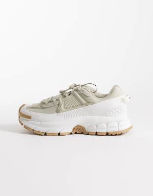 ムク　SAR Nike Zoom Vomero Roam sneakers in sage green and white | ASOS
