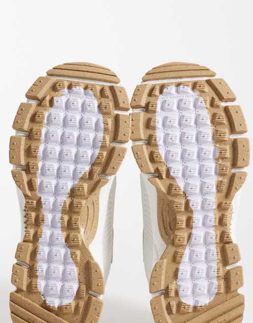 Nike Zoom Vomero Roam sneakers in sage green and white, 5 of 5