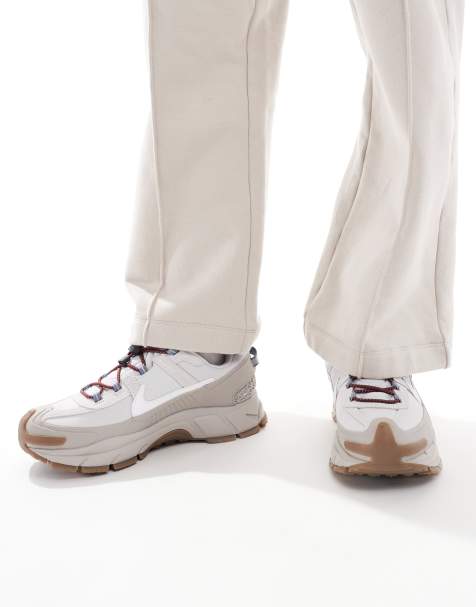 Nike Zoom Vomero Roam trainers in white and grey - view 1