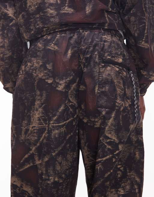 No Problemo - conjunto de pantalón de nailon con efecto glitch y estampado camuflaje oscuro, 5 de 5