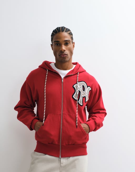No Problemo - Sudadera roja de estilo universitario con capucha, cremallera y logo grande "NYP" de 100% algodón, 2 de 5