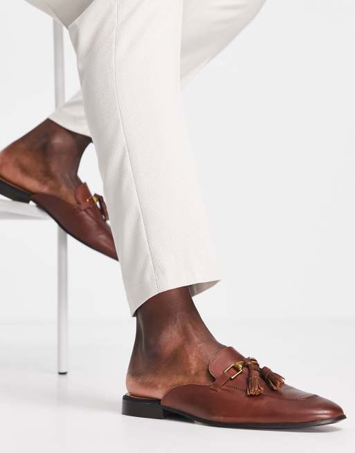 Noak – Made in Portugal – Bruna loafers i läder med öppen häl, metalldetalj och tofsar