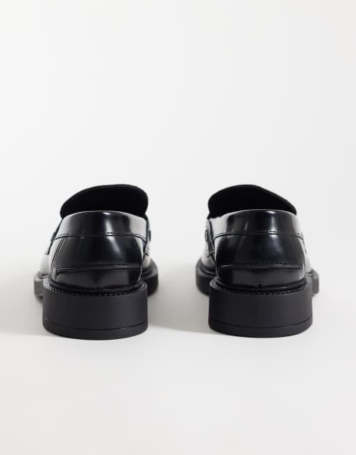NOAK mocassins penny fabriqués au Portugal avec mors doré en cuir noir et daim marron, 5 de 5