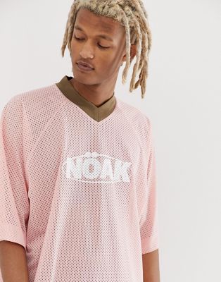 Noak – Rosa t-shirt i airtex-material och oversize-modell med logga