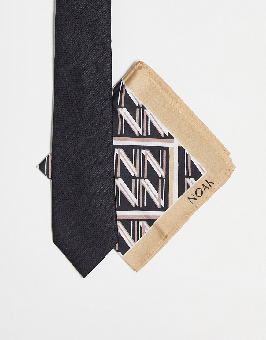 Noak slim tie in black with monogram pocket square