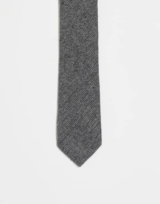 Noak wool slim tie in grey and black chevron weave