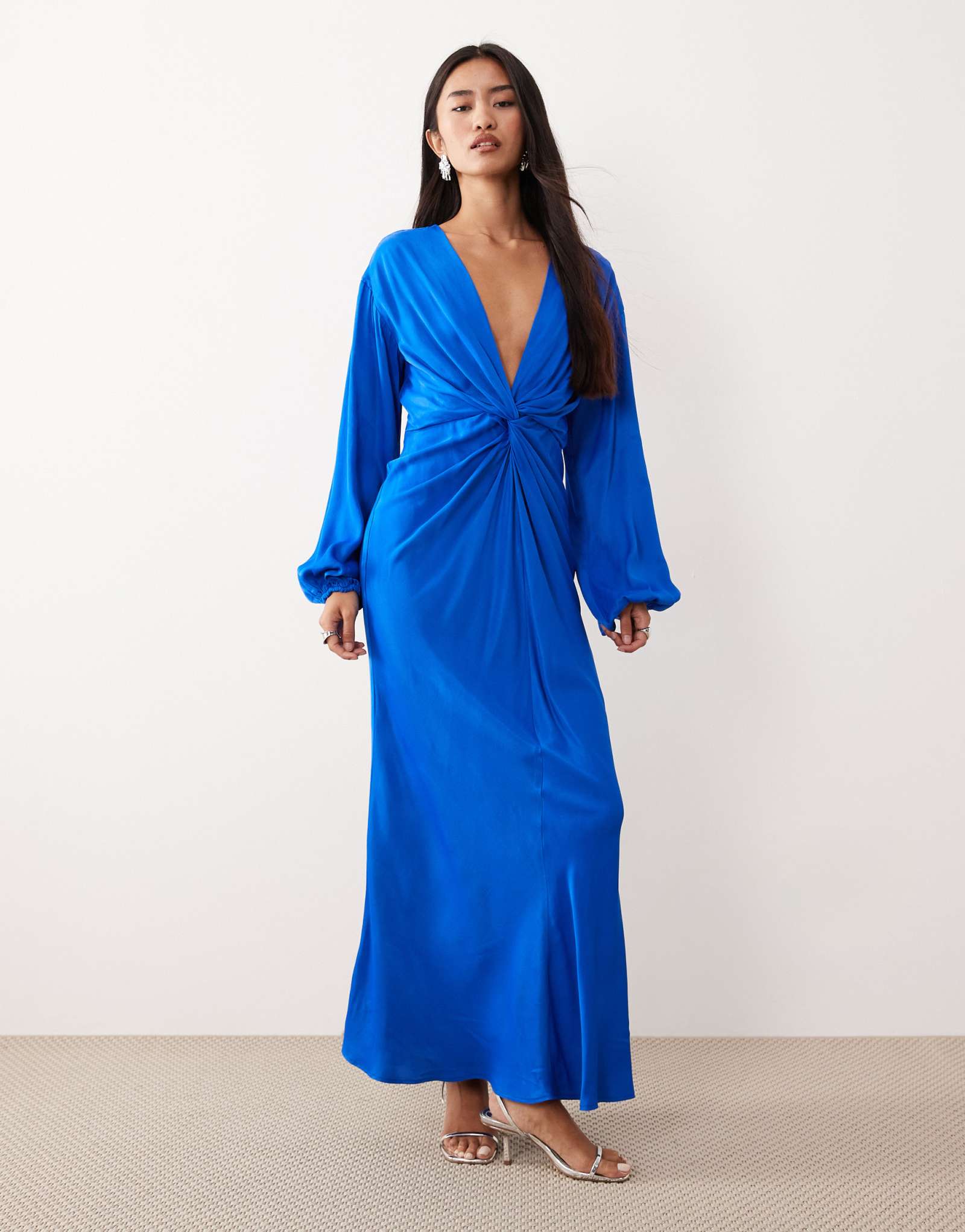 Синее платье миди с атласным узлом спереди от Nobody's Child Adina