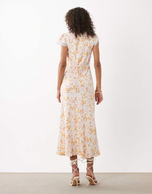 Nobody's Child – Alda – Kurzärmliges Midikleid in Weiß mit V-Ausschnitt, Spitzenborte und Blumenmuster, 3 von 4