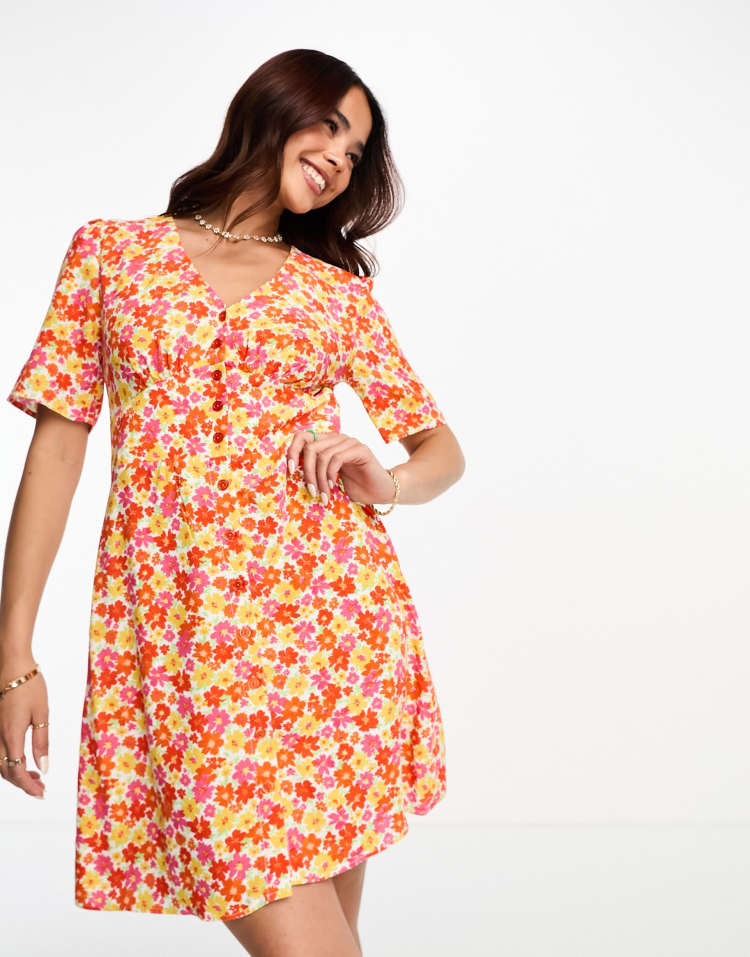 asos.com | Nobody's Child – Alexa – Minikleid mit Blumenmuster in Orange und Rot